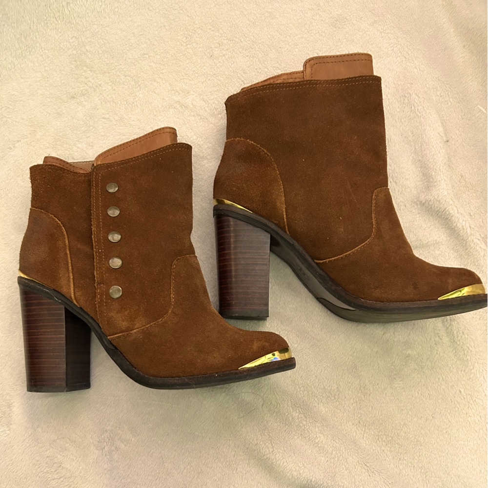 Zigs Girl Bootie.  Size 7